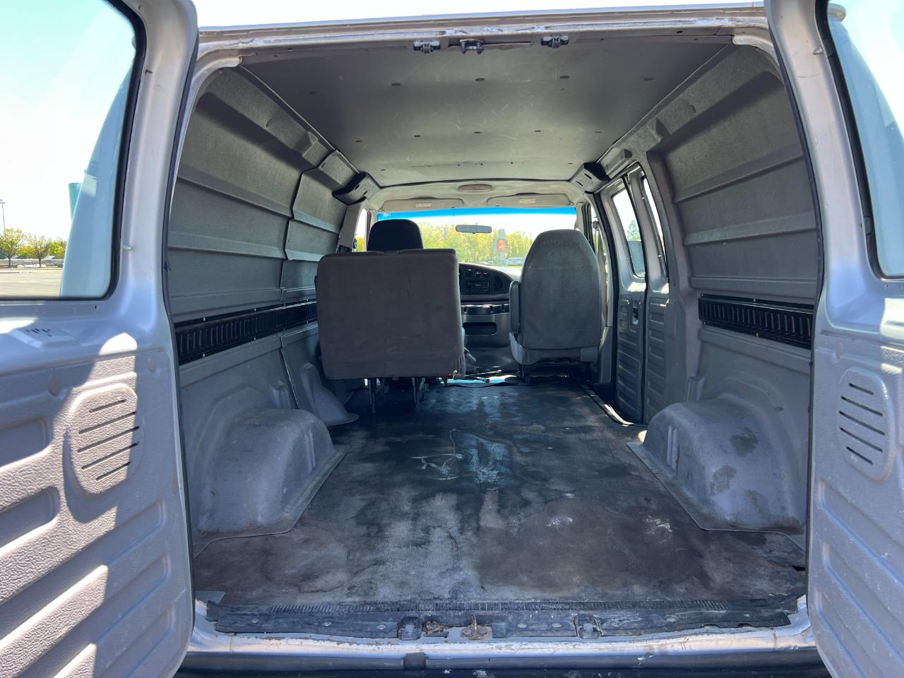 Ford Econoline E-250 2008