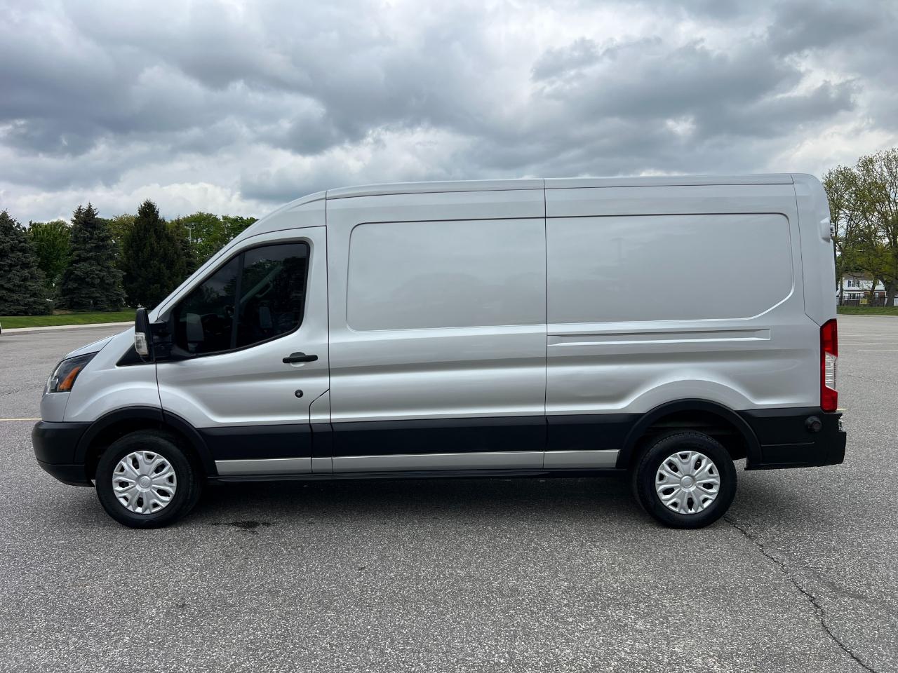 Ford Transit 250 Van Med. Roof w/Sliding Pass. 148-in. WB 2019