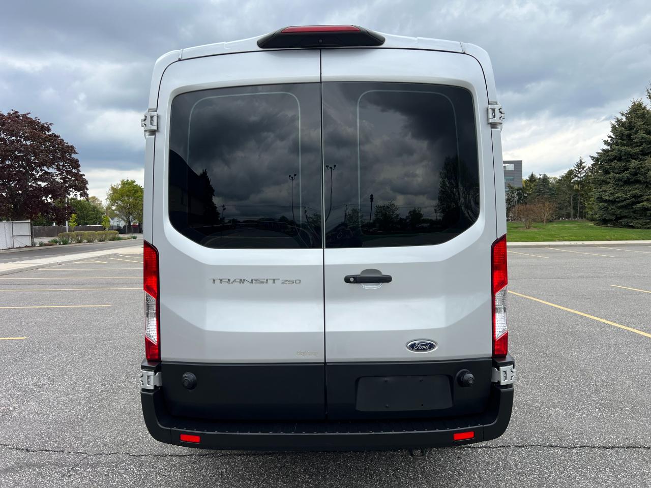 Ford Transit 250 Van Med. Roof w/Sliding Pass. 148-in. WB 2019