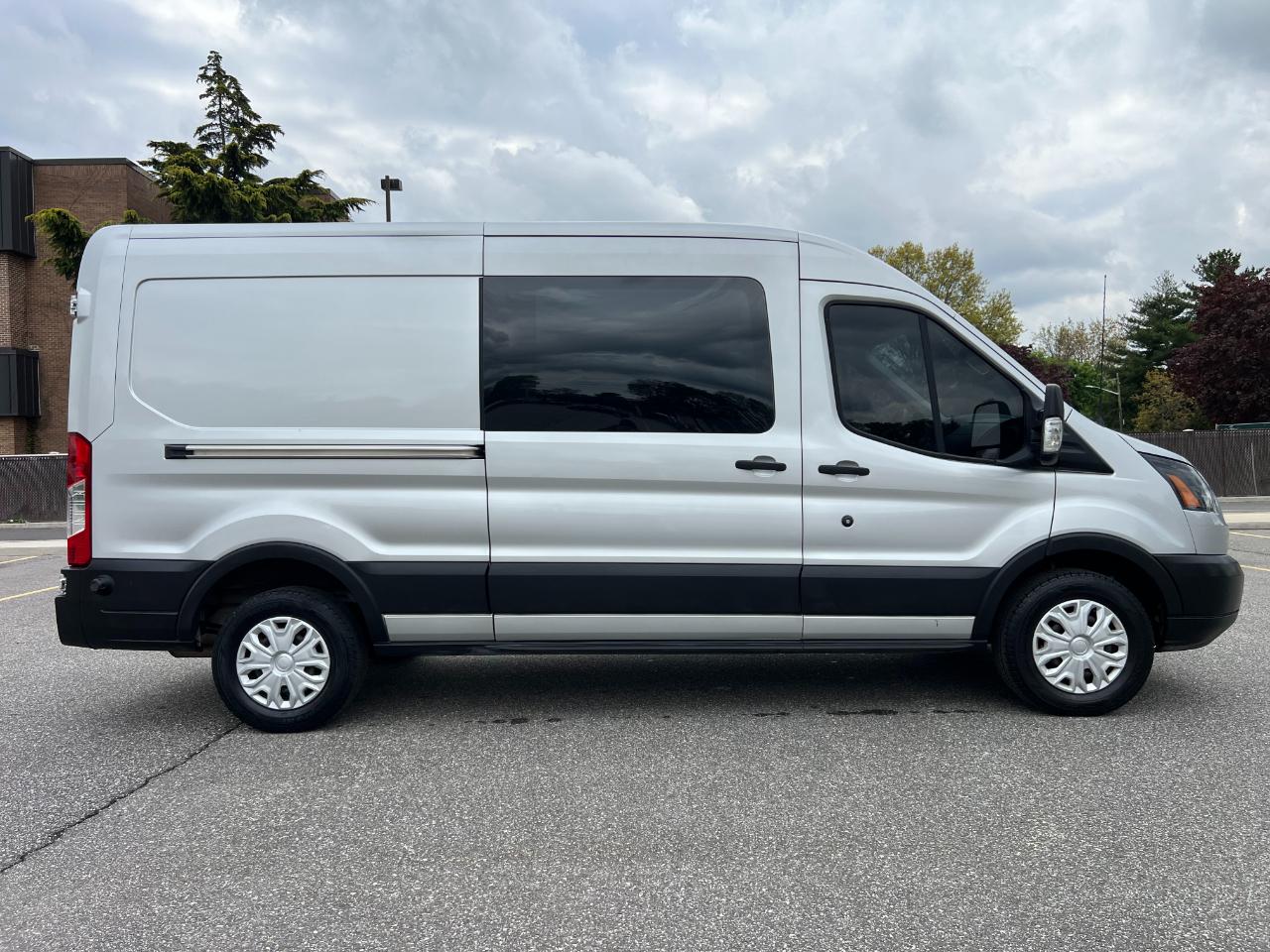 Ford Transit 250 Van Med. Roof w/Sliding Pass. 148-in. WB 2019