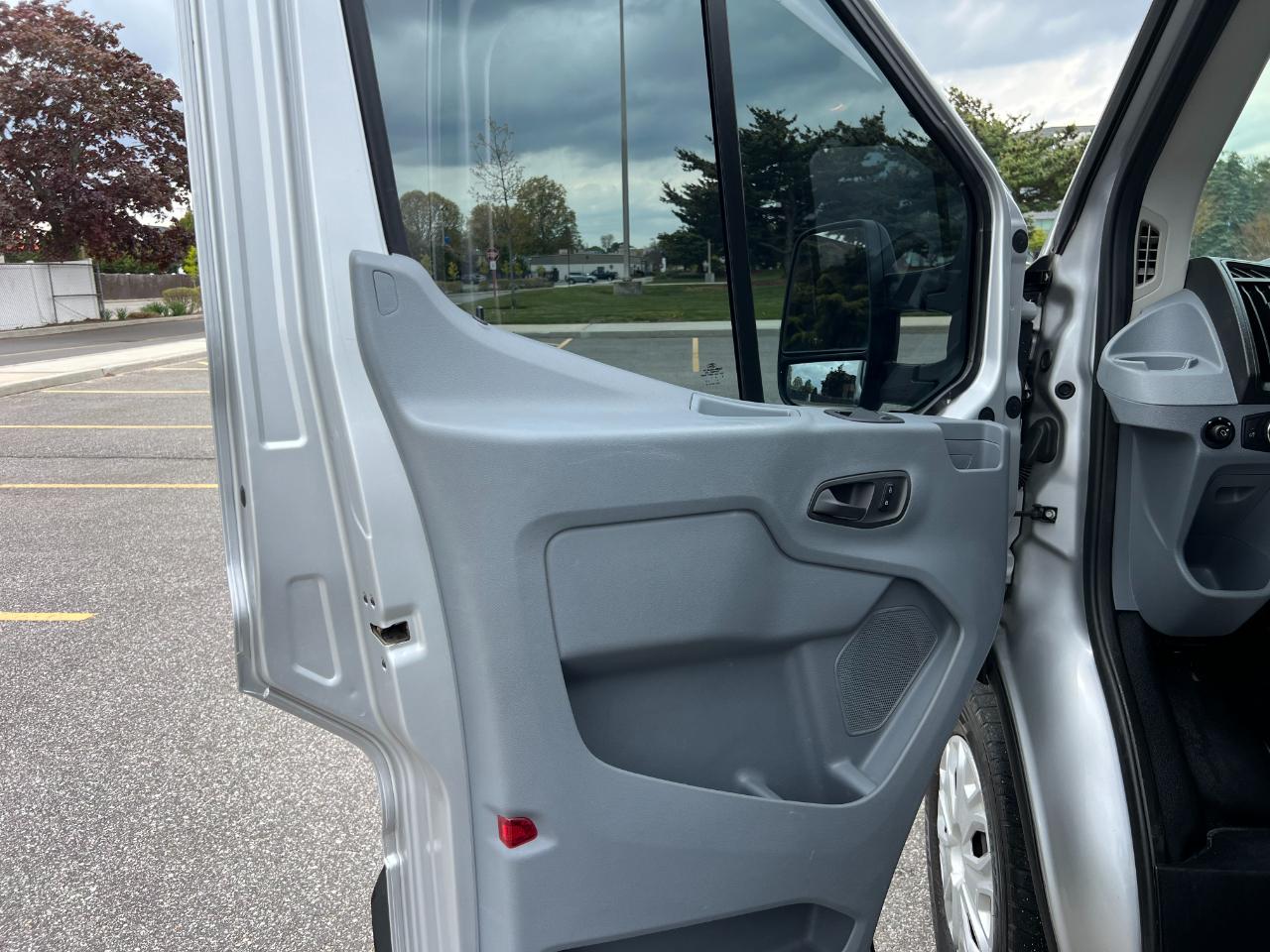 Ford Transit 250 Van Med. Roof w/Sliding Pass. 148-in. WB 2019
