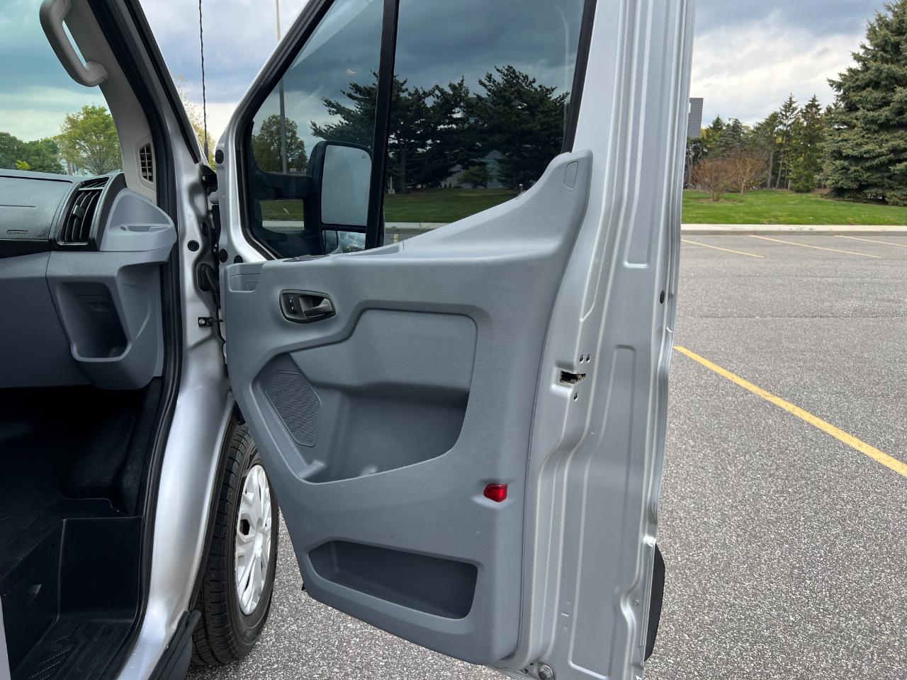 Ford Transit 250 Van Med. Roof w/Sliding Pass. 148-in. WB 2019