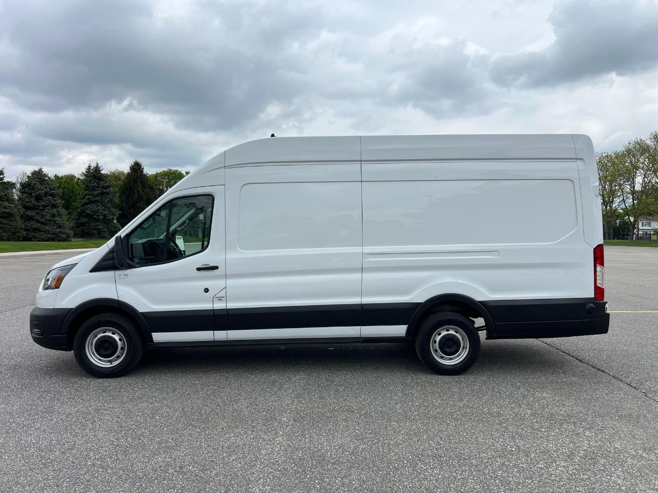 Ford Transit 250 Van High Roof w/Sliding Pass. 148-in. WB EL 2023