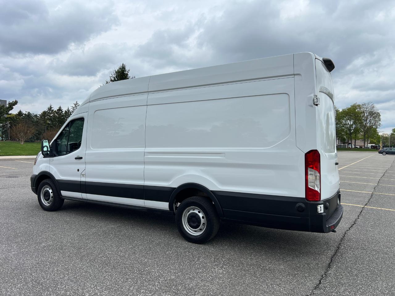 Ford Transit 250 Van High Roof w/Sliding Pass. 148-in. WB EL 2023