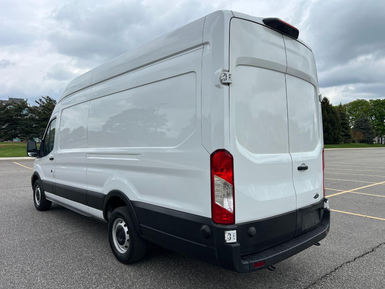 Ford Transit 250 Van High Roof w/Sliding Pass. 148-in. WB EL 2023