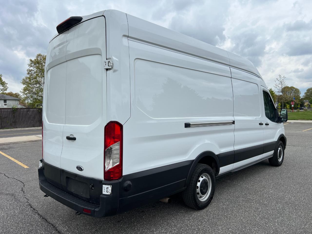 Ford Transit 250 Van High Roof w/Sliding Pass. 148-in. WB EL 2023