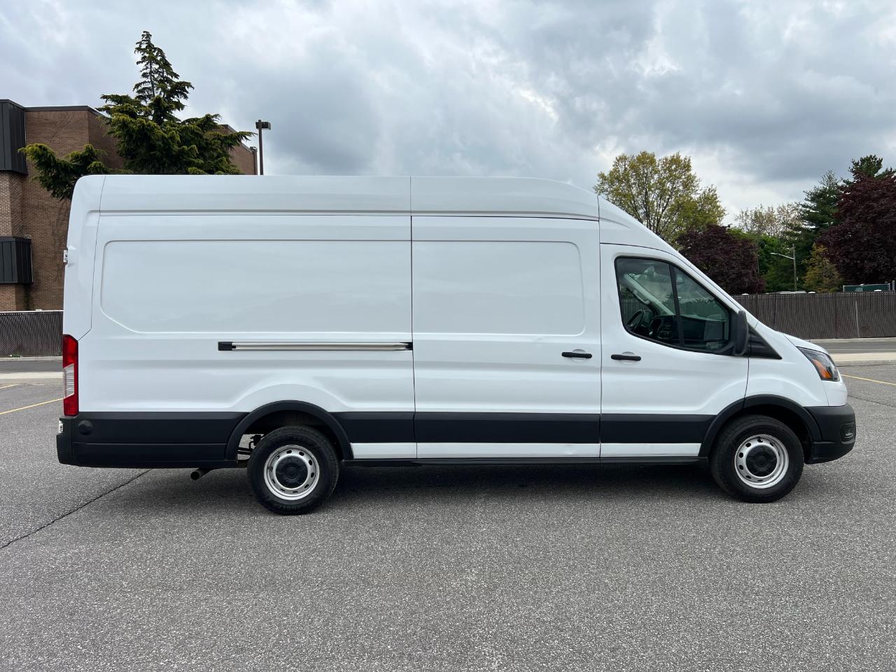 Ford Transit 250 Van High Roof w/Sliding Pass. 148-in. WB EL 2023