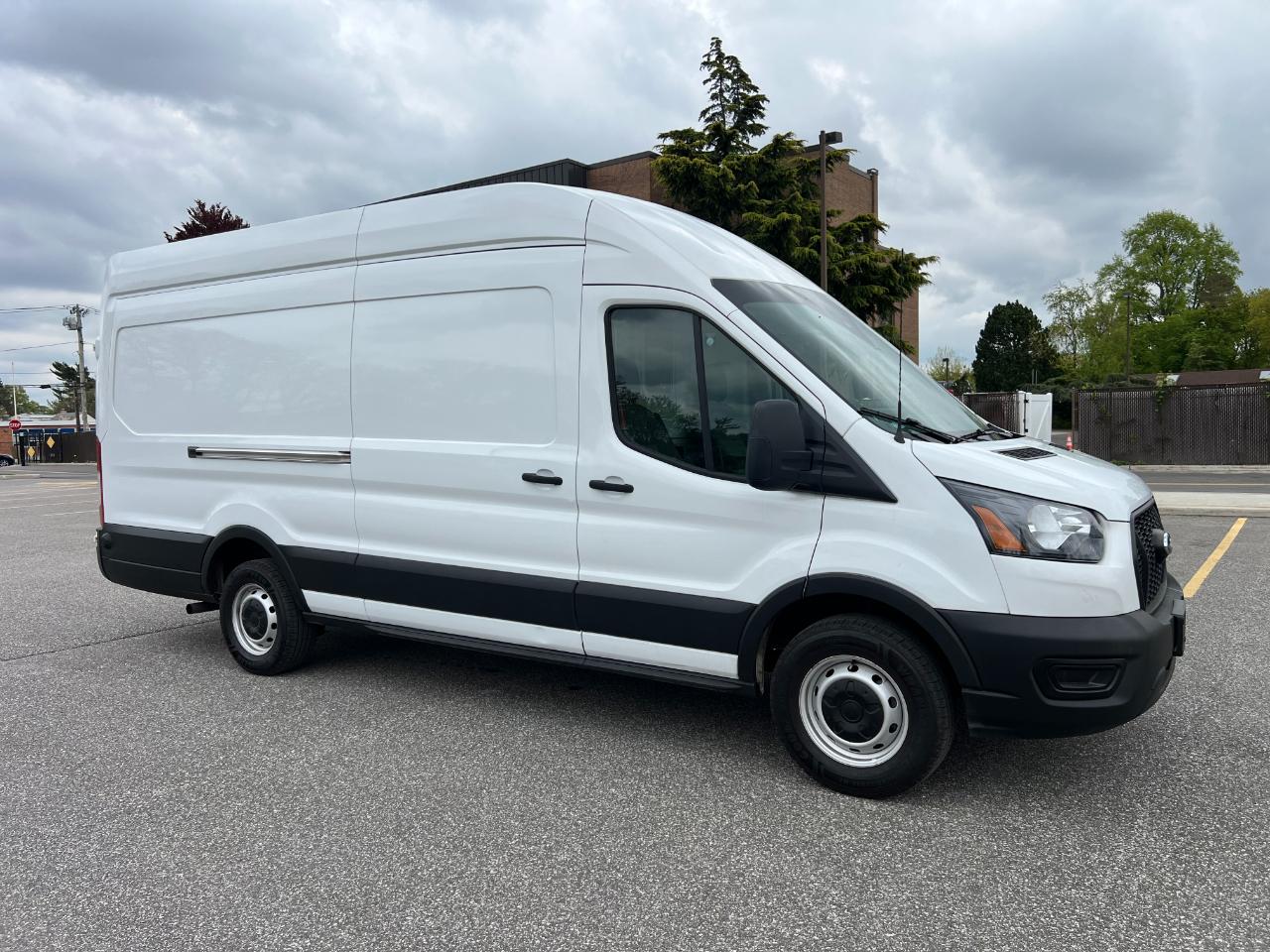 Ford Transit 250 Van High Roof w/Sliding Pass. 148-in. WB EL 2023