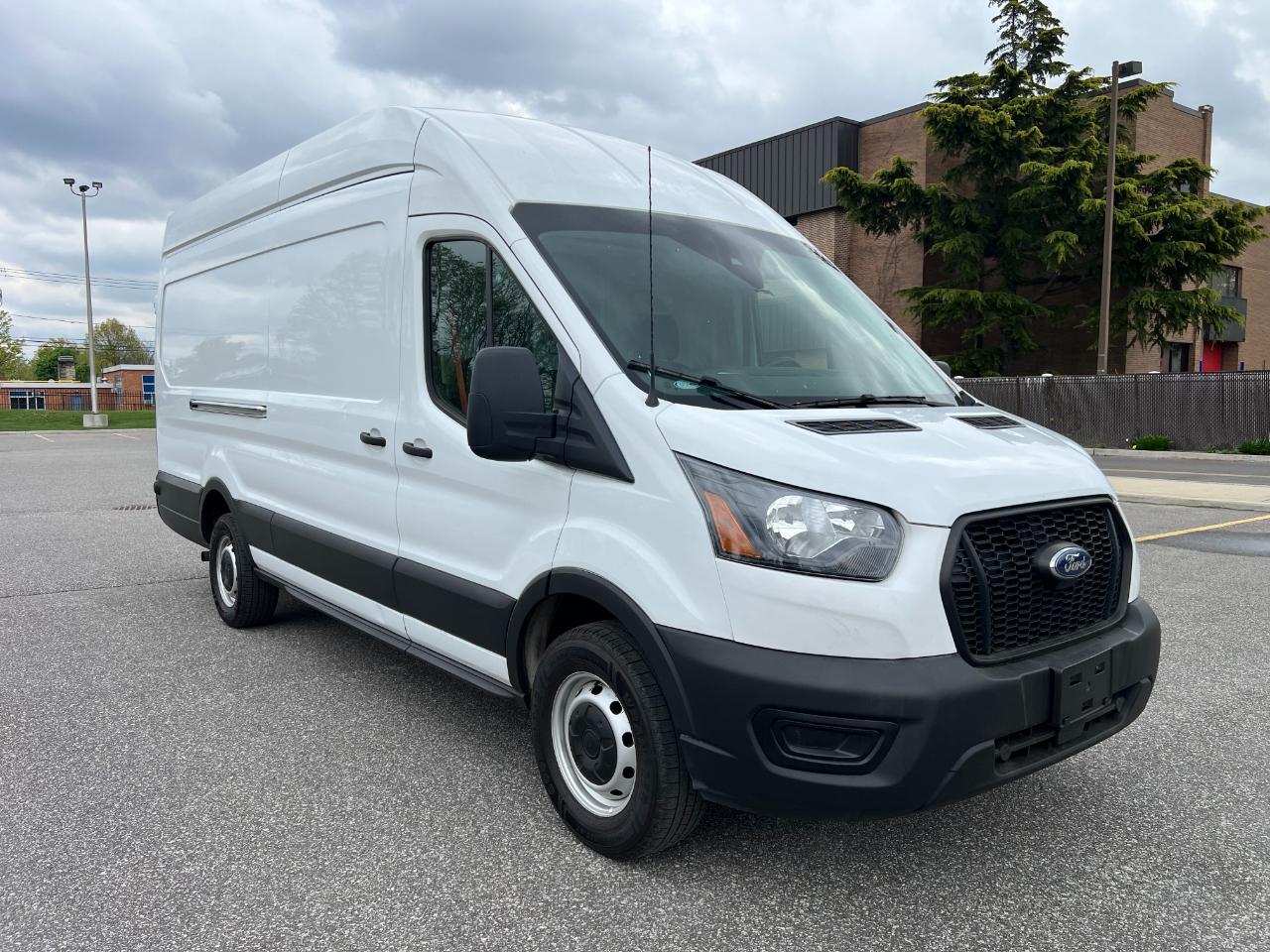 Ford Transit 250 Van High Roof w/Sliding Pass. 148-in. WB EL 2023