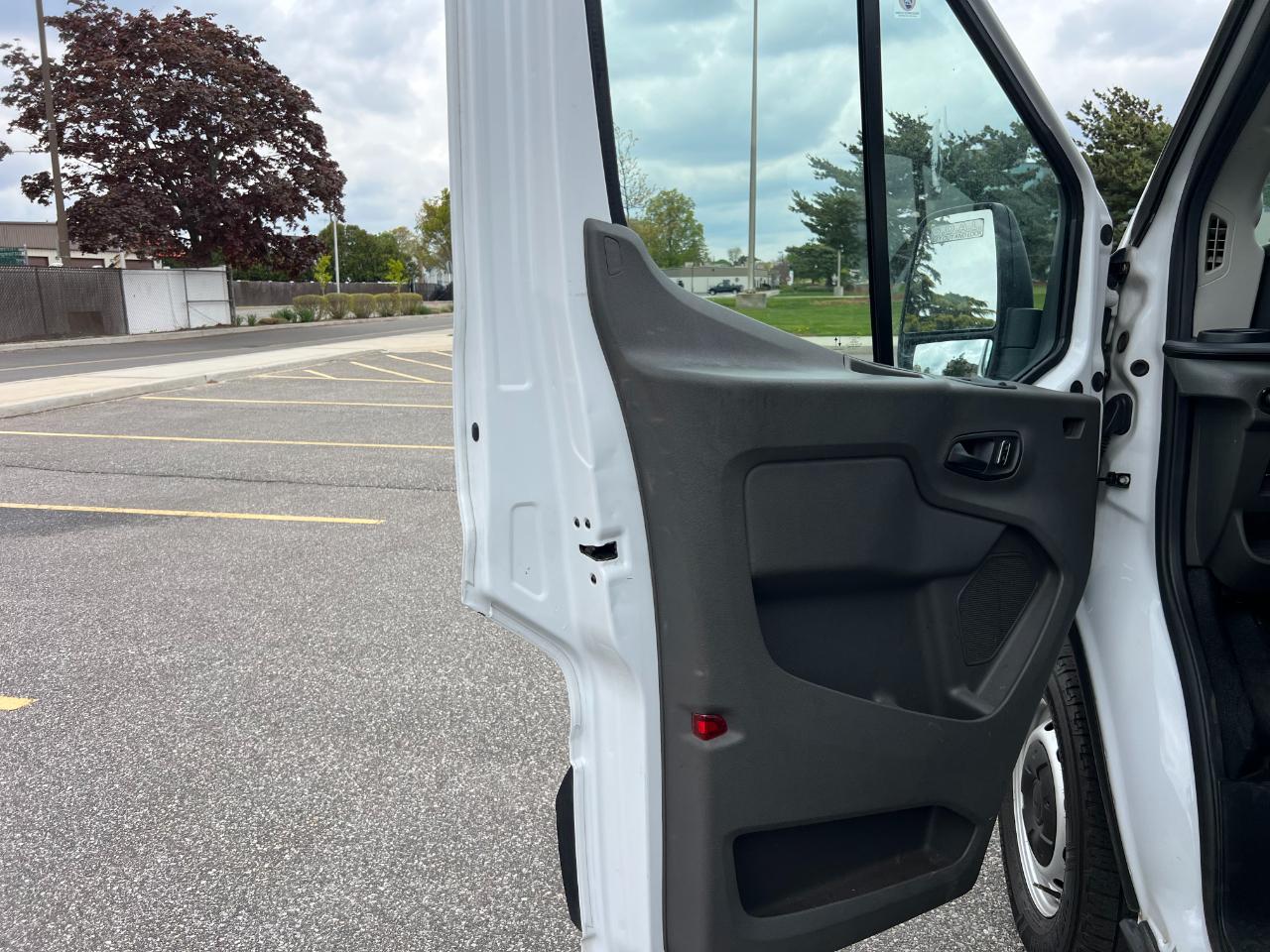 Ford Transit 250 Van High Roof w/Sliding Pass. 148-in. WB EL 2023