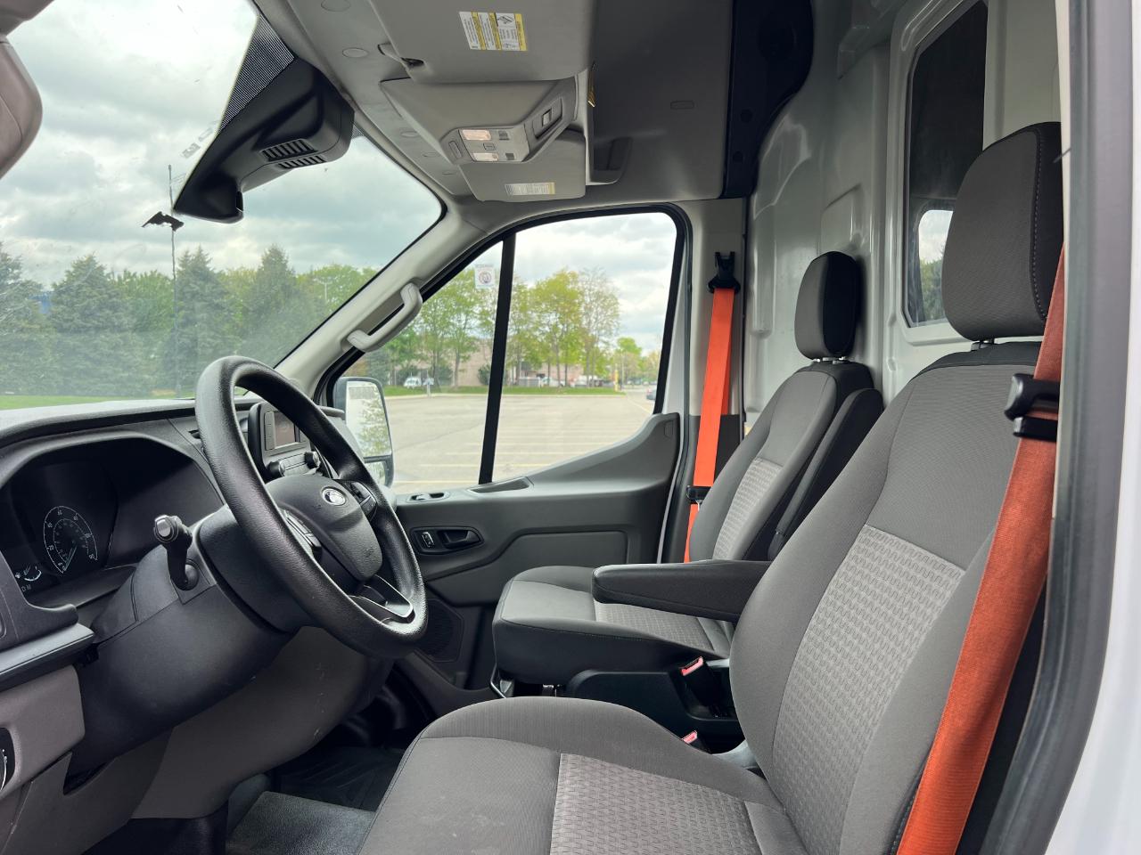Ford Transit 250 Van High Roof w/Sliding Pass. 148-in. WB EL 2023