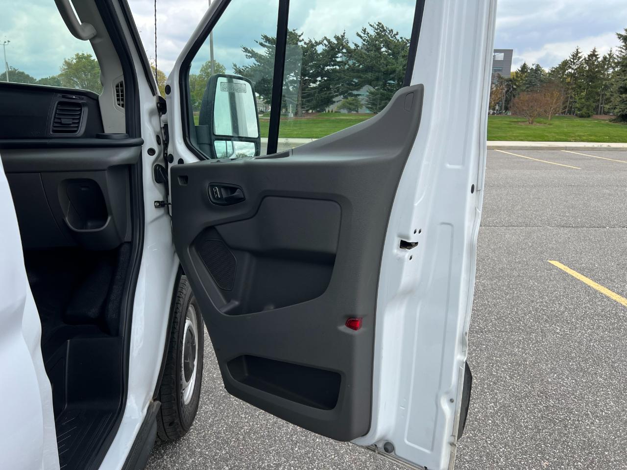 Ford Transit 250 Van High Roof w/Sliding Pass. 148-in. WB EL 2023