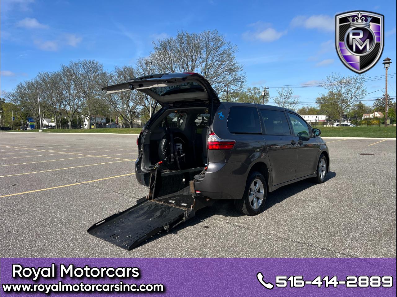Toyota Sienna LE 7-Passenger Mobility 2020