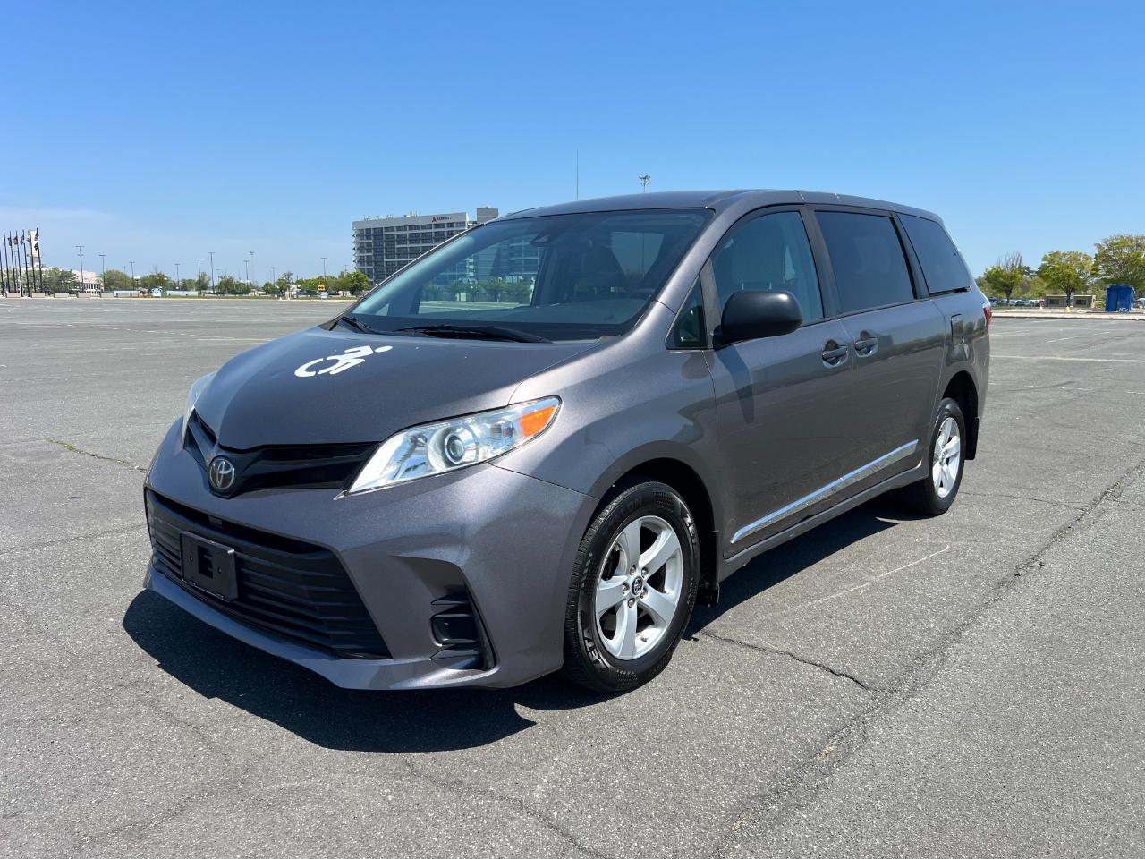 Toyota Sienna LE 7-Passenger Mobility 2020