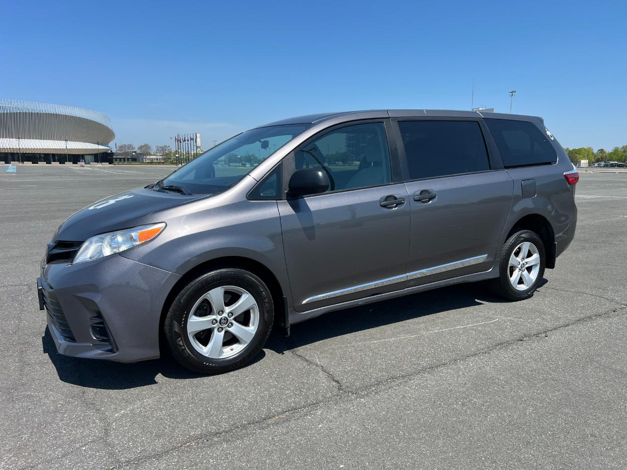Toyota Sienna LE 7-Passenger Mobility 2020