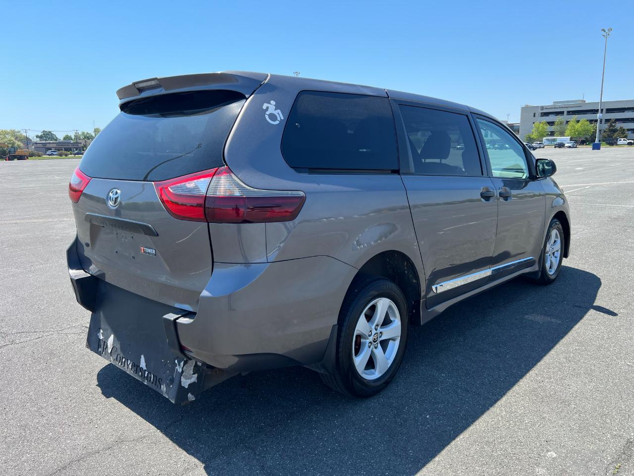 Toyota Sienna LE 7-Passenger Mobility 2020