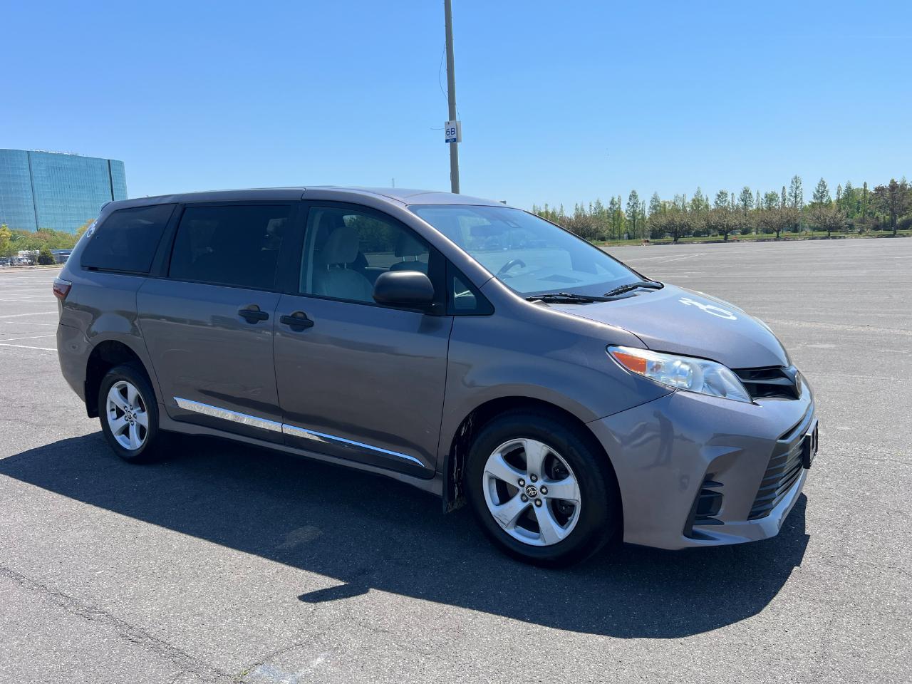 Toyota Sienna LE 7-Passenger Mobility 2020
