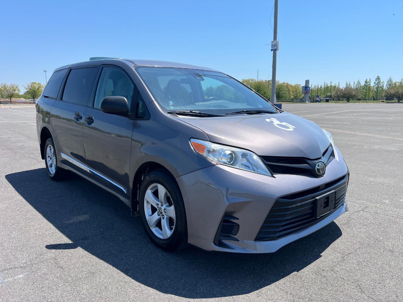 Toyota Sienna LE 7-Passenger Mobility 2020
