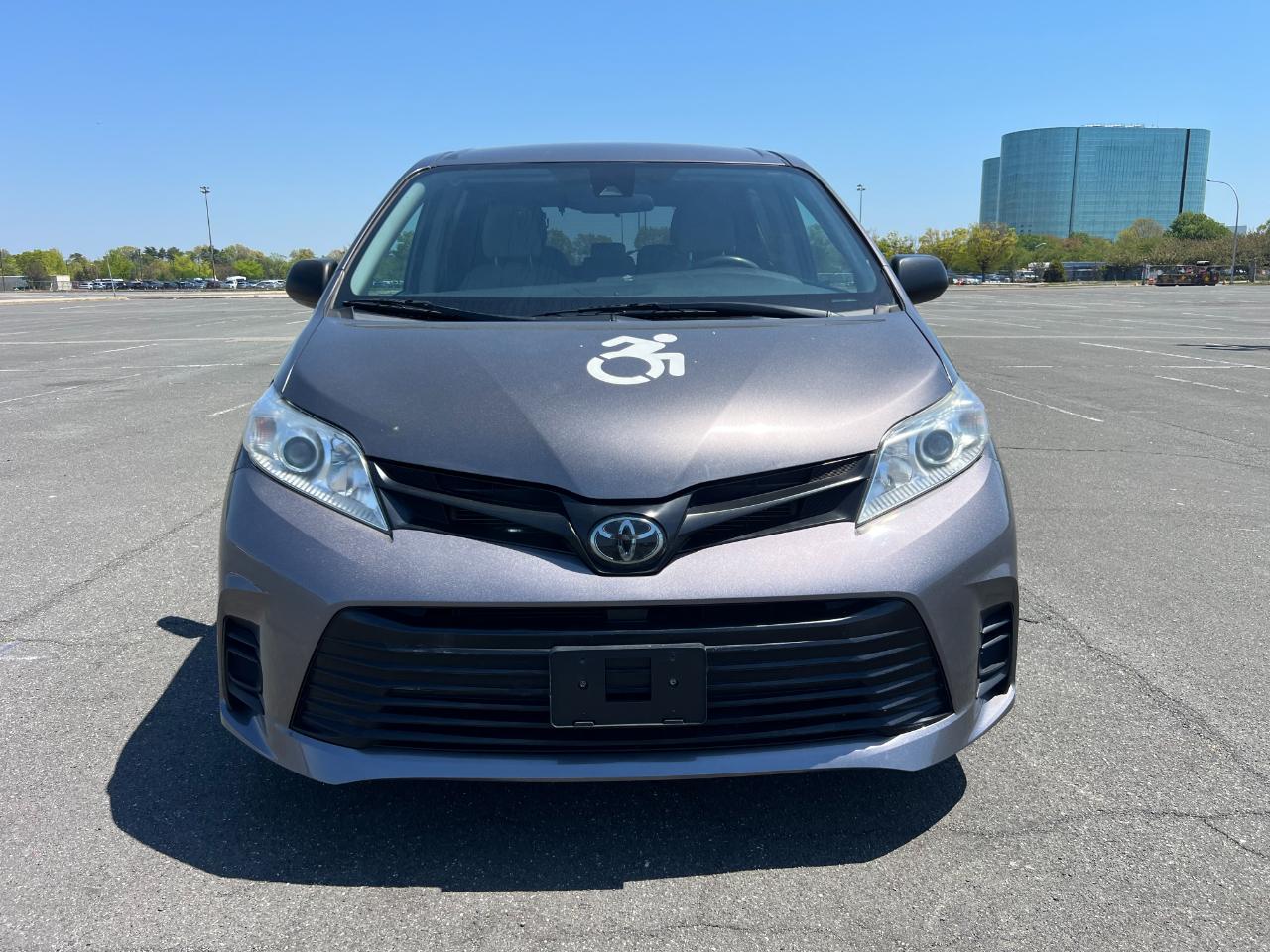 Toyota Sienna LE 7-Passenger Mobility 2020