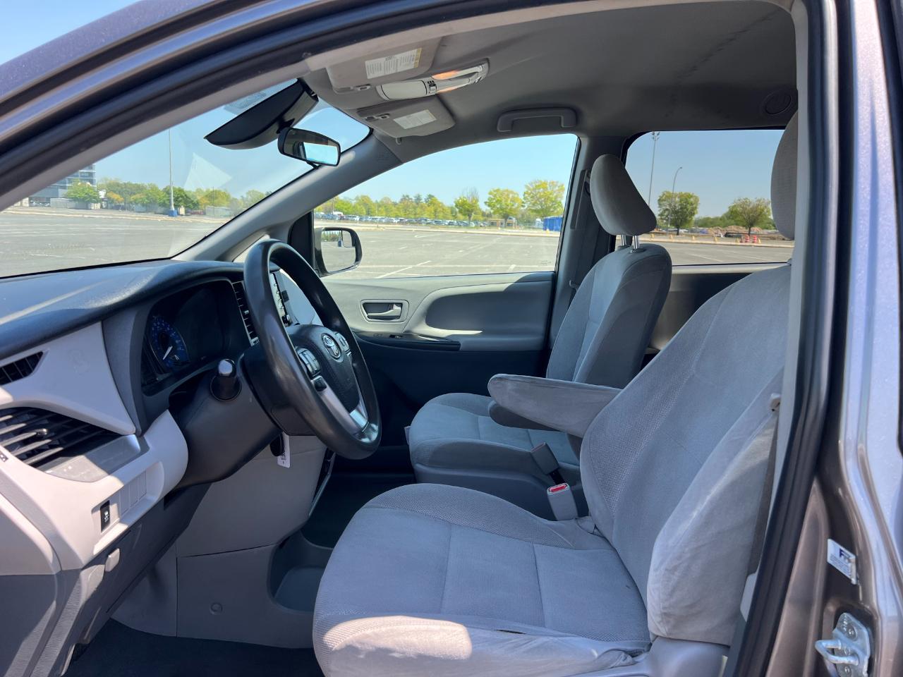 Toyota Sienna LE 7-Passenger Mobility 2020