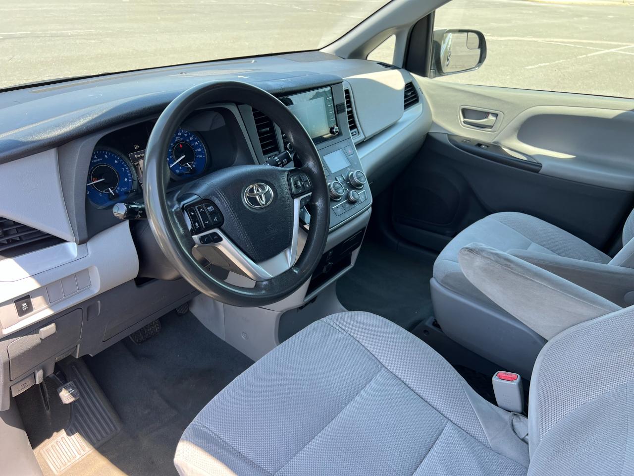 Toyota Sienna LE 7-Passenger Mobility 2020
