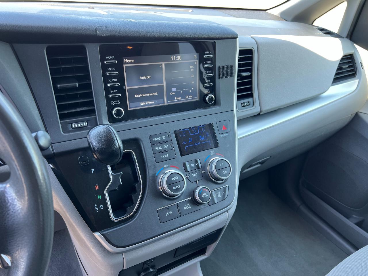 Toyota Sienna LE 7-Passenger Mobility 2020