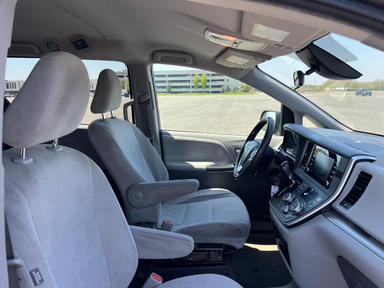 Toyota Sienna LE 7-Passenger Mobility 2020