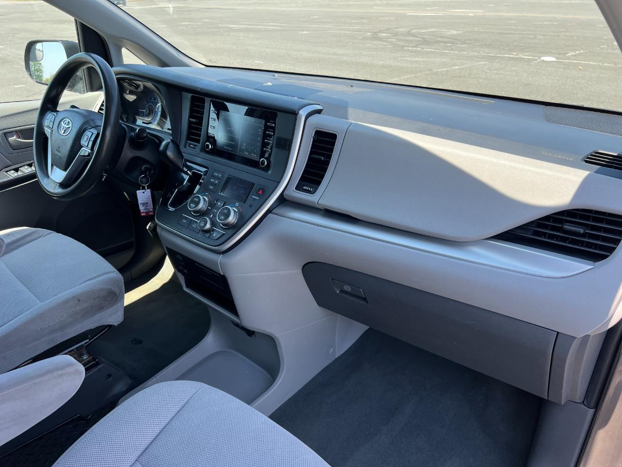 Toyota Sienna LE 7-Passenger Mobility 2020