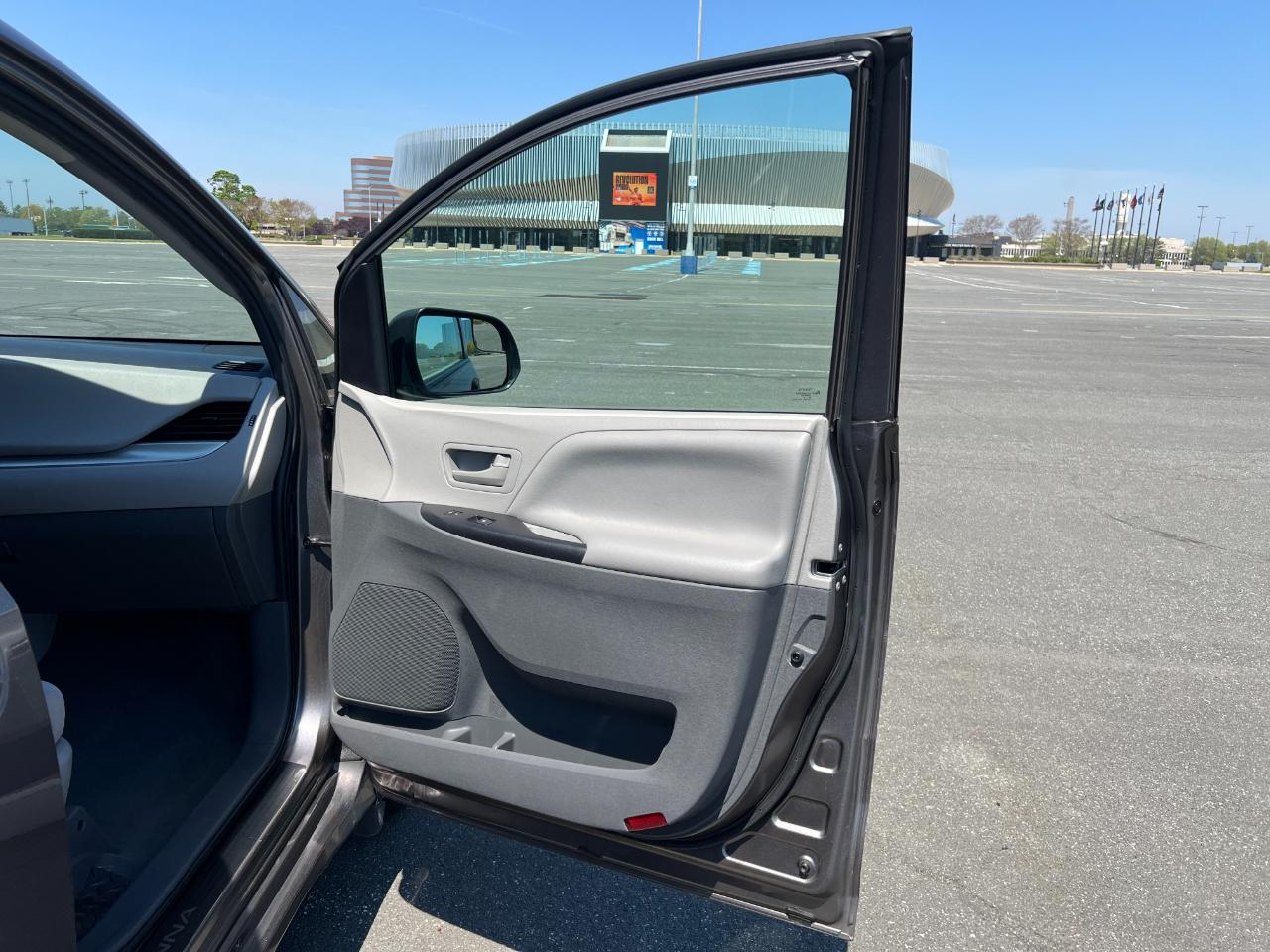 Toyota Sienna LE 7-Passenger Mobility 2020