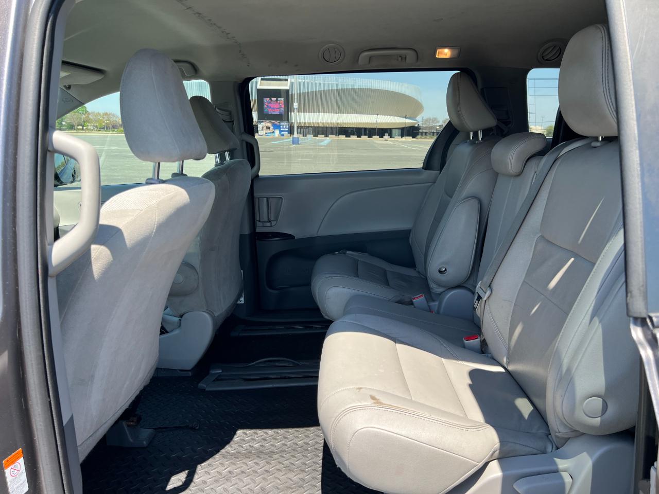 Toyota Sienna LE 7-Passenger Mobility 2020
