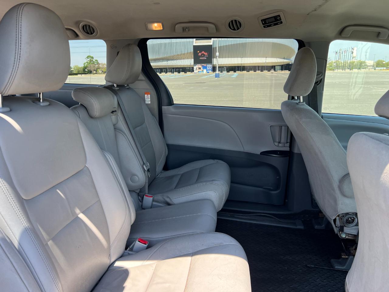 Toyota Sienna LE 7-Passenger Mobility 2020