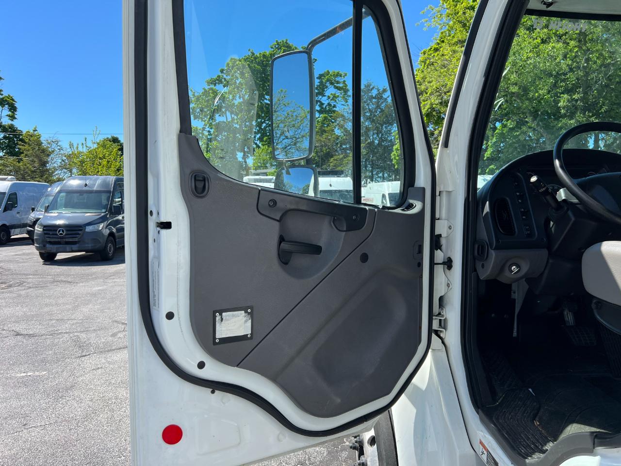 Freightliner M2 106  2019