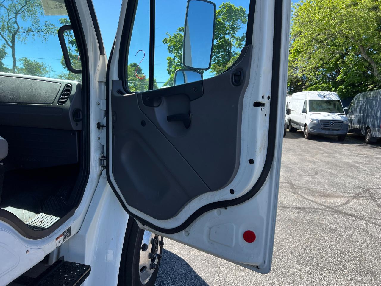 Freightliner M2 106  2019