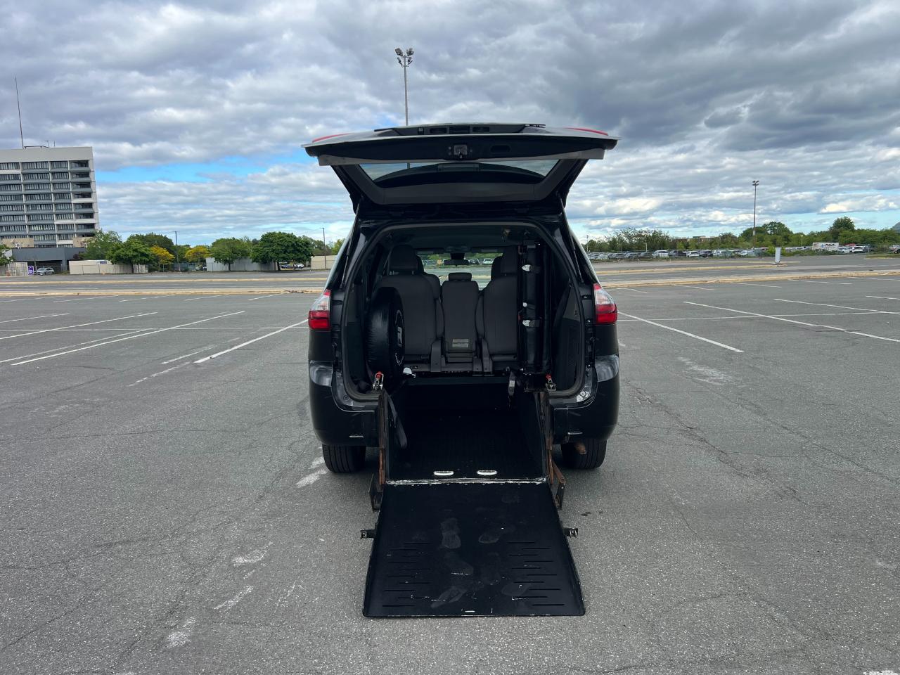 Toyota Sienna LE 7-Passenger Mobility 2020