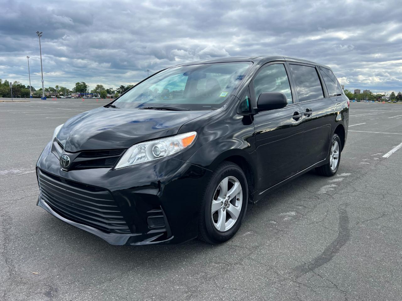 Toyota Sienna LE 7-Passenger Mobility 2020