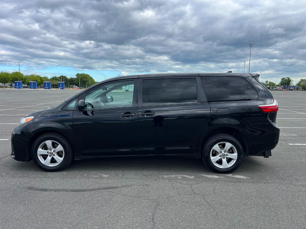 Toyota Sienna LE 7-Passenger Mobility 2020