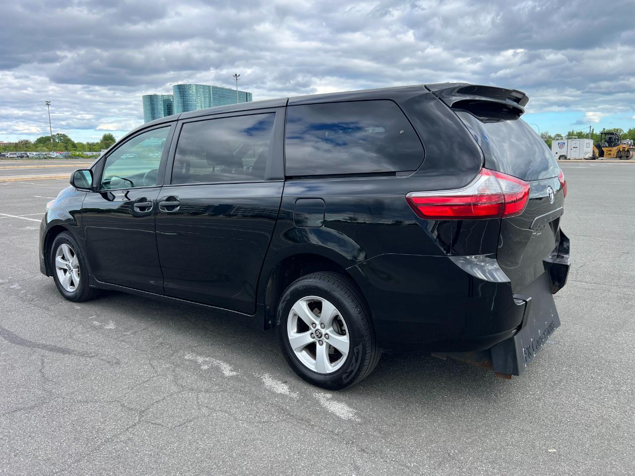 Toyota Sienna LE 7-Passenger Mobility 2020