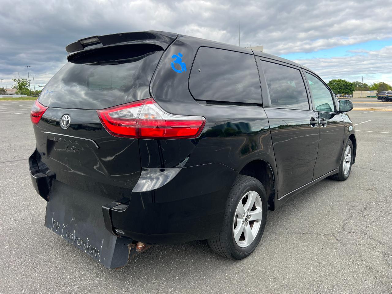 Toyota Sienna LE 7-Passenger Mobility 2020