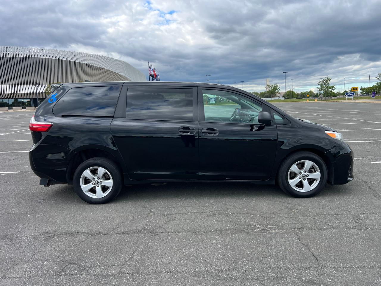 Toyota Sienna LE 7-Passenger Mobility 2020