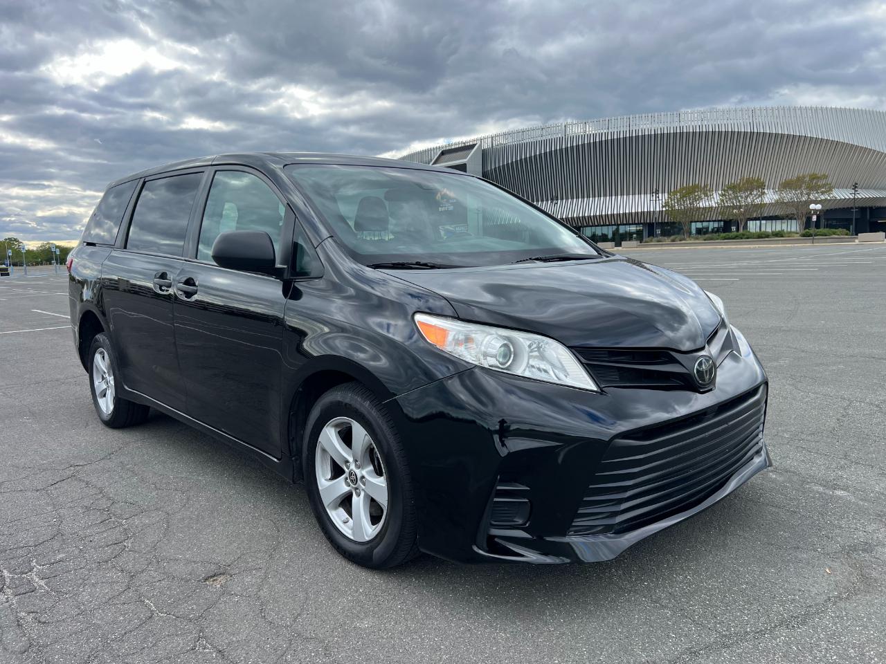 Toyota Sienna LE 7-Passenger Mobility 2020