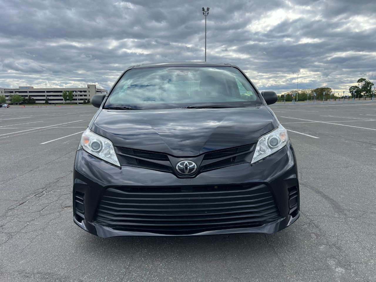 Toyota Sienna LE 7-Passenger Mobility 2020