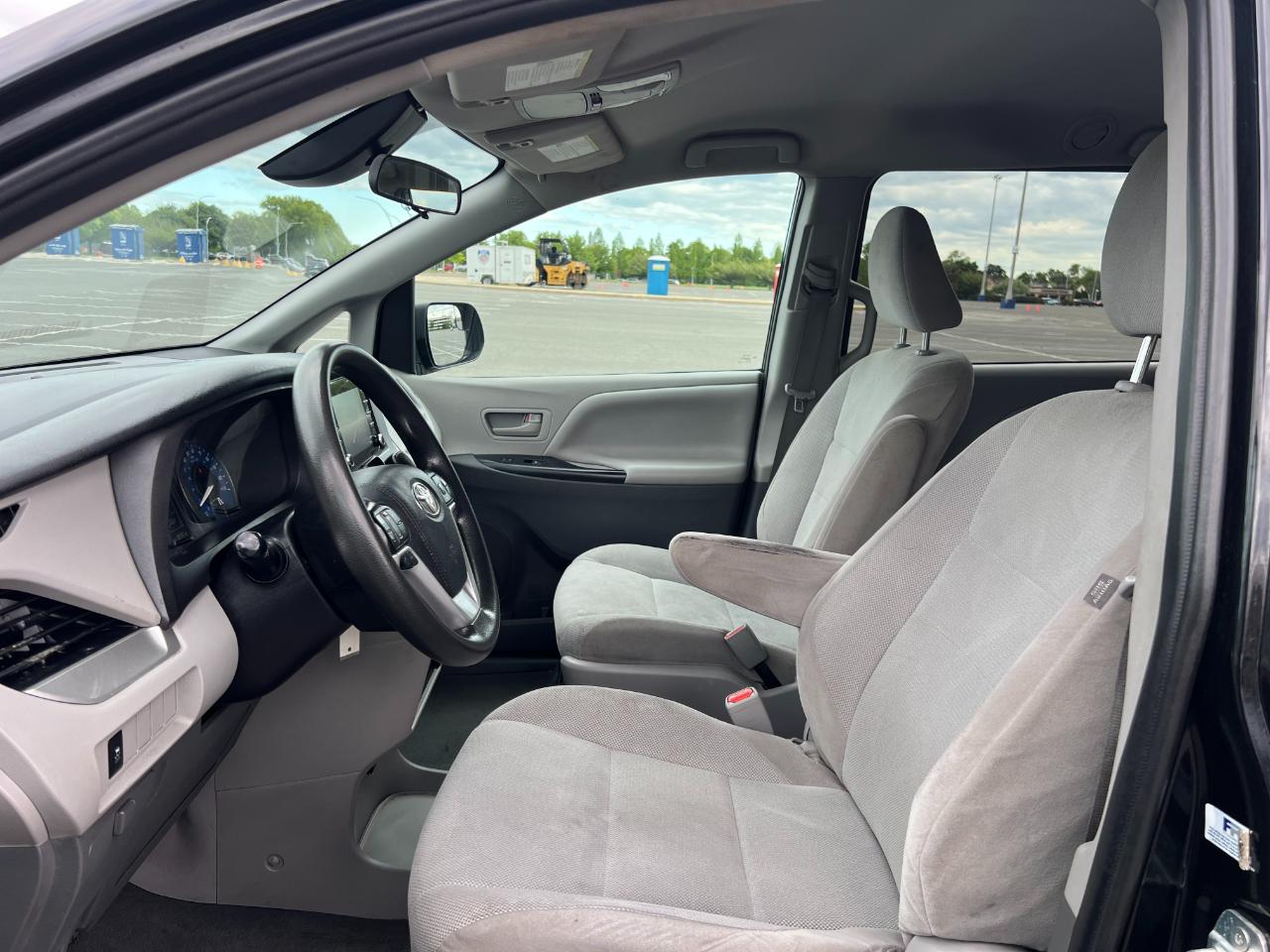 Toyota Sienna LE 7-Passenger Mobility 2020
