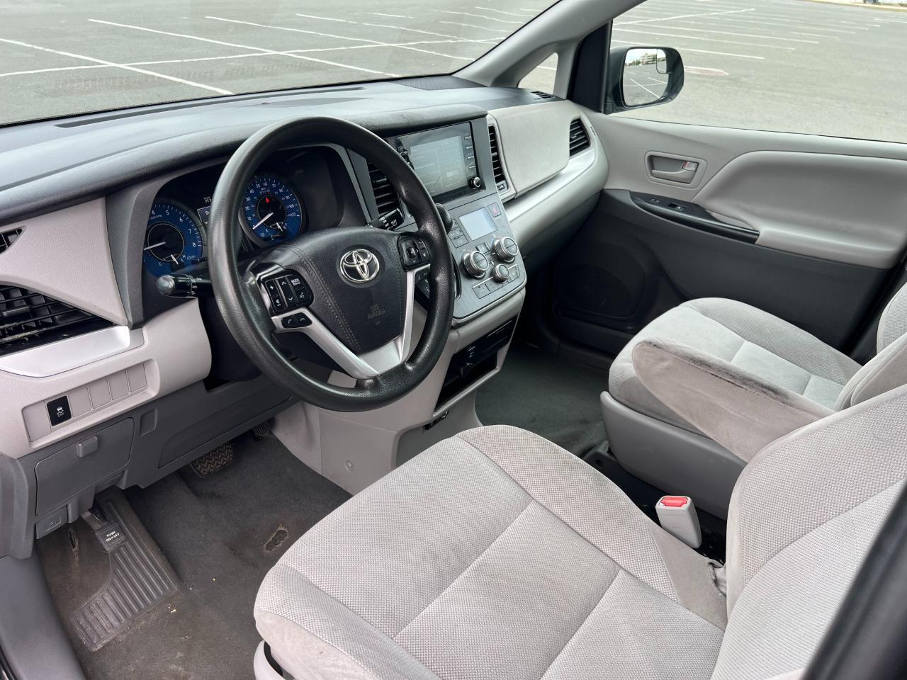 Toyota Sienna LE 7-Passenger Mobility 2020
