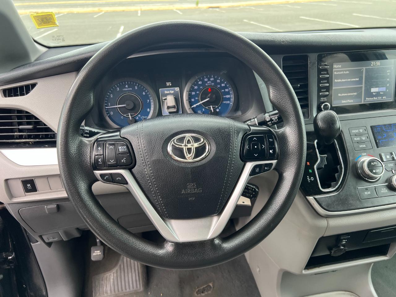 Toyota Sienna LE 7-Passenger Mobility 2020
