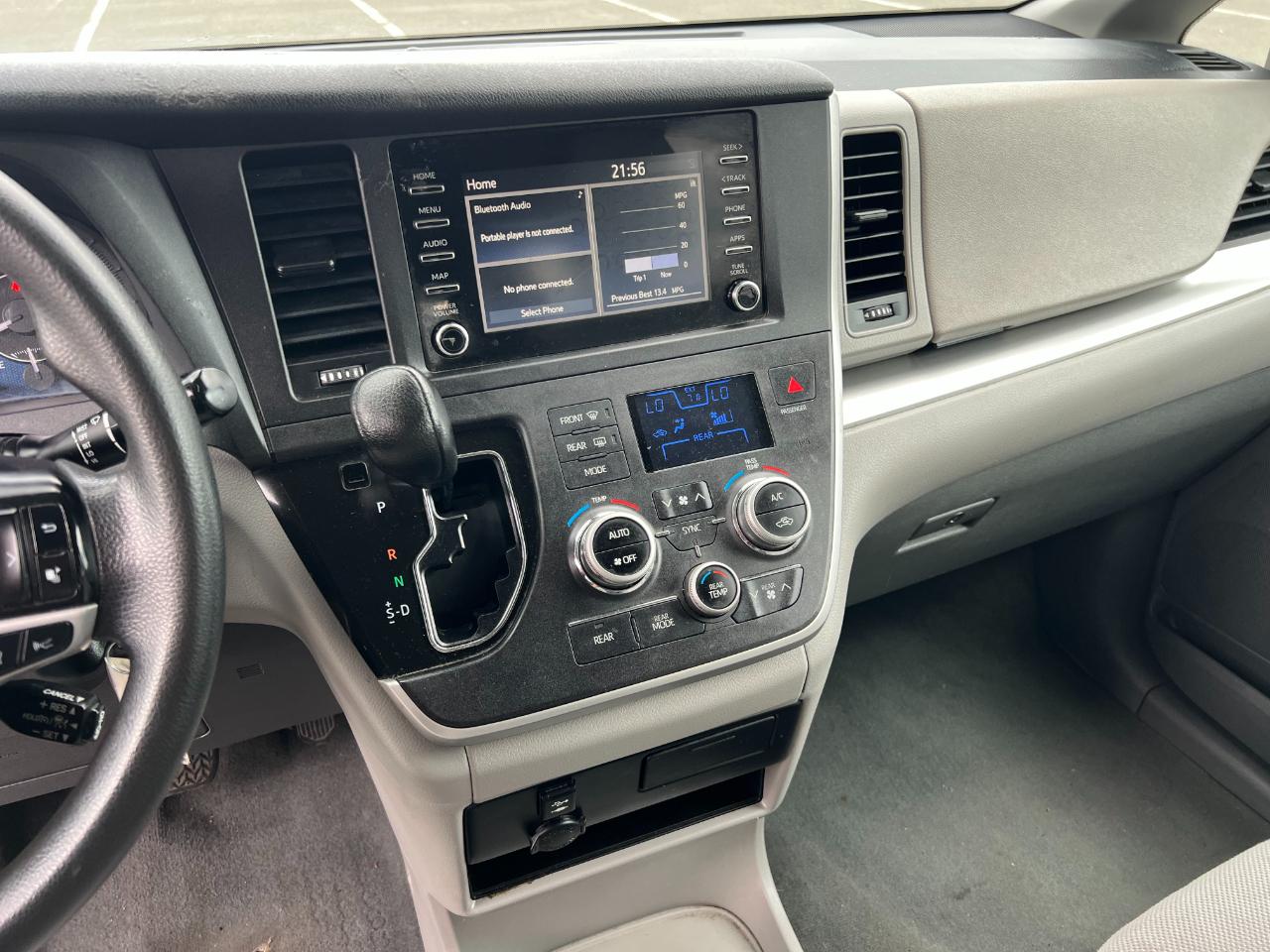 Toyota Sienna LE 7-Passenger Mobility 2020