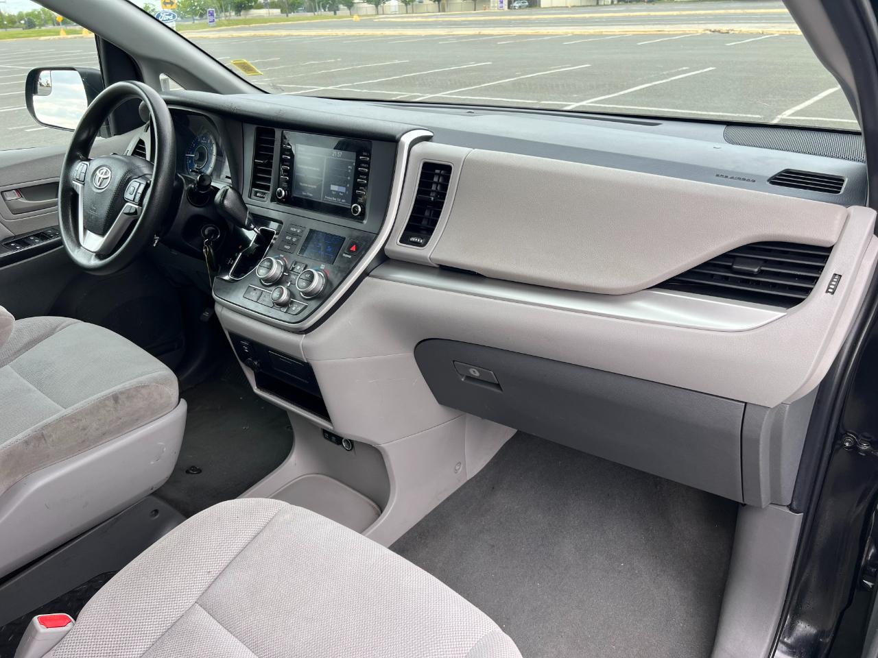 Toyota Sienna LE 7-Passenger Mobility 2020