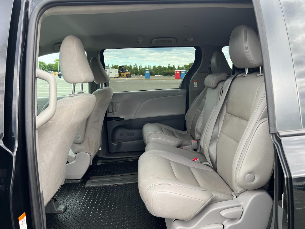 Toyota Sienna LE 7-Passenger Mobility 2020