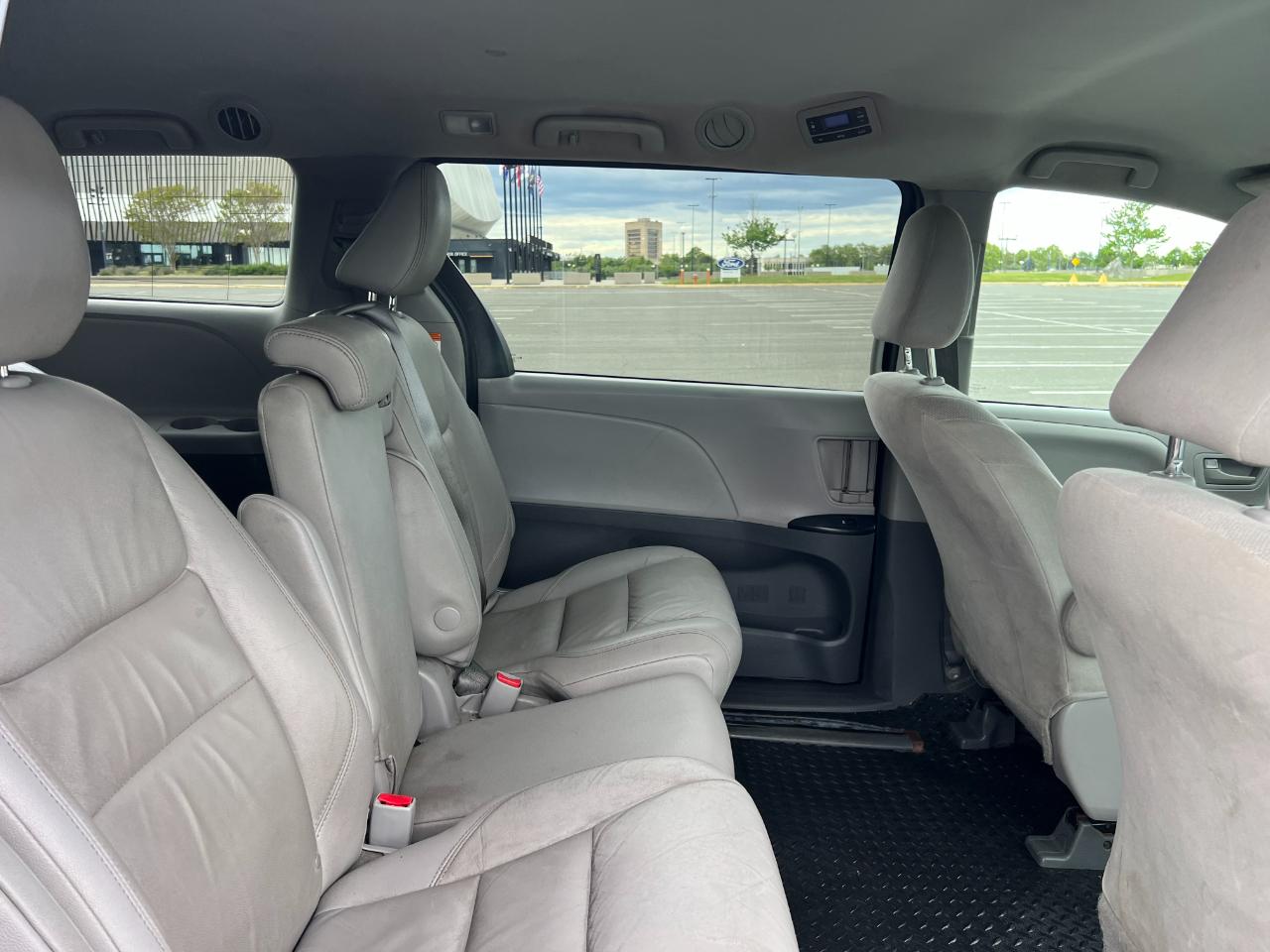 Toyota Sienna LE 7-Passenger Mobility 2020