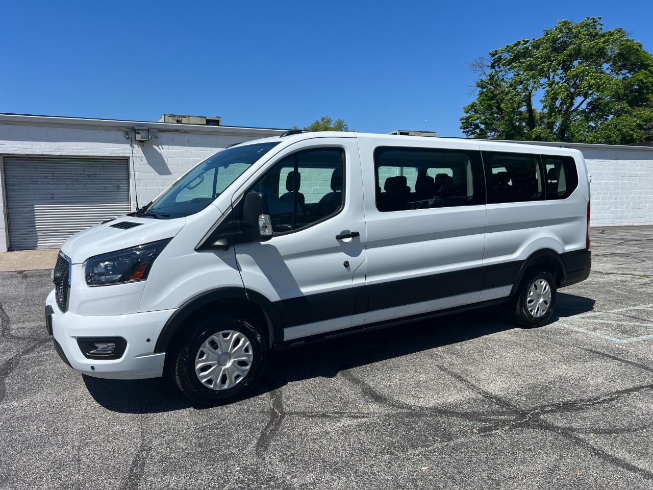 Ford Transit 350 Wagon Low Roof XL w/Sliding Pass. 148-in. WB 2026