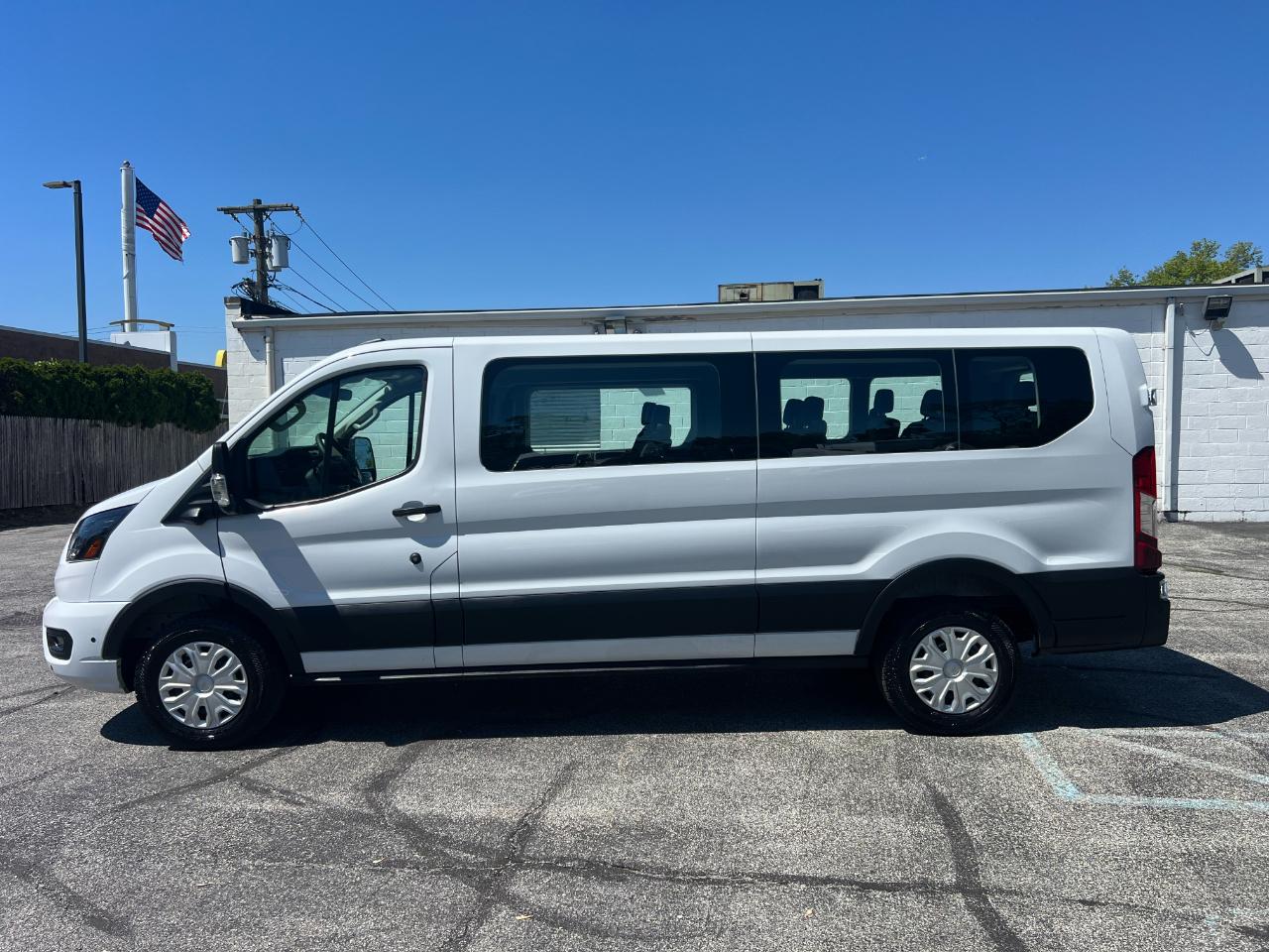 Ford Transit 350 Wagon Low Roof XL w/Sliding Pass. 148-in. WB 2026